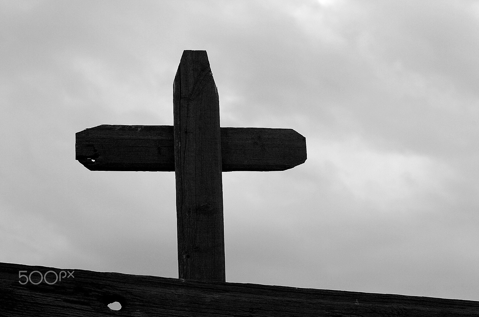 Nikon D2H sample photo. Black and white cross dsc_2658 photography