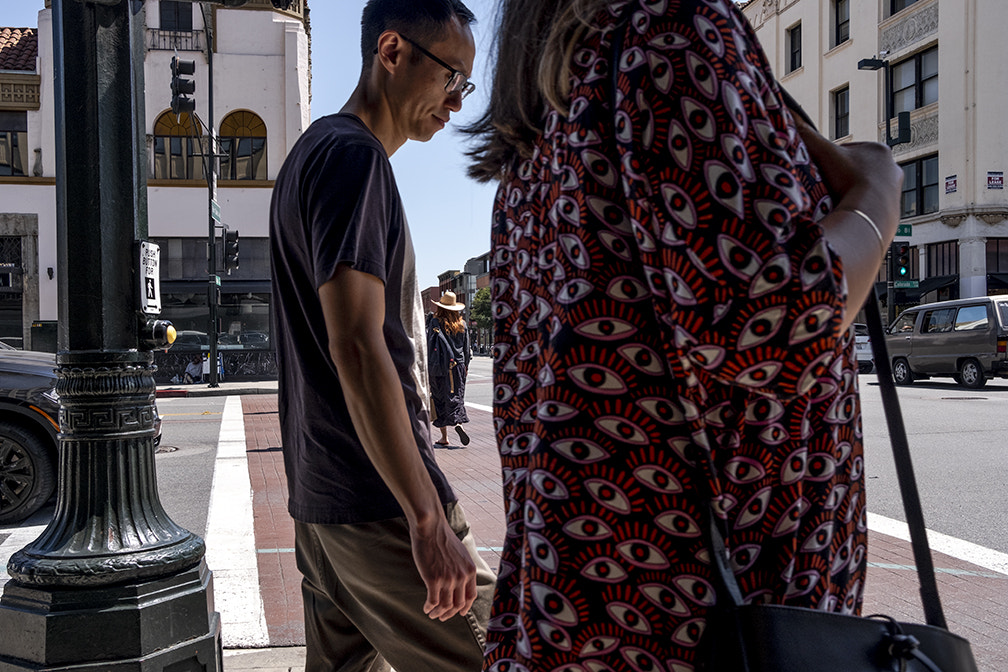 Fujifilm X-E3 sample photo. Couple on a corner photography