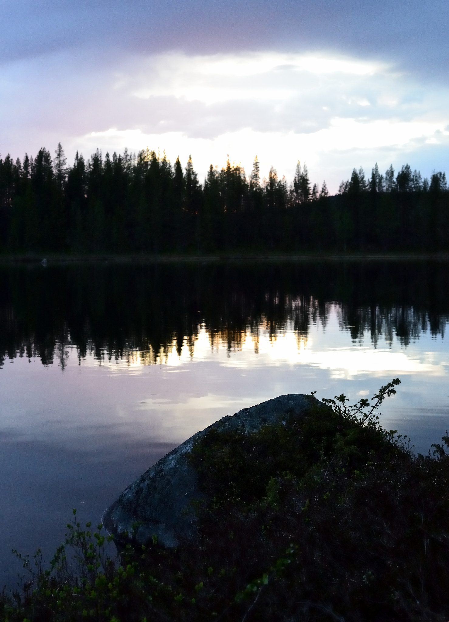 Nikon D610 + Nikon AF Nikkor 50mm F1.8D sample photo. Calm night shapes of shades photography