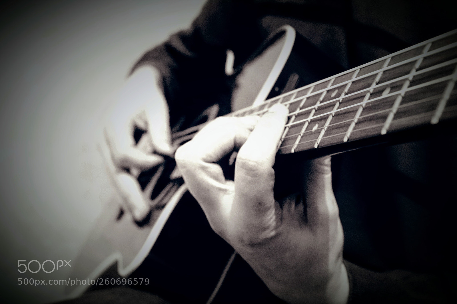 Canon EOS 200D (EOS Rebel SL2 / EOS Kiss X9) sample photo. Guitarist hands photography