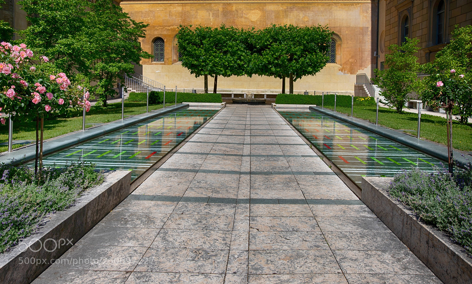 Canon EOS 6D Mark II sample photo. Fountain photography