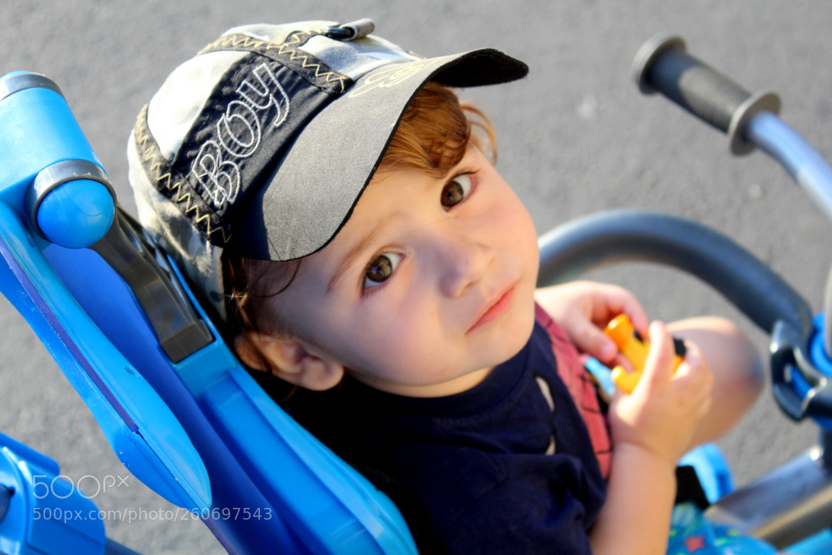 Canon EOS 1300D (EOS Rebel T6 / EOS Kiss X80) sample photo. Innocent eyes.. photography