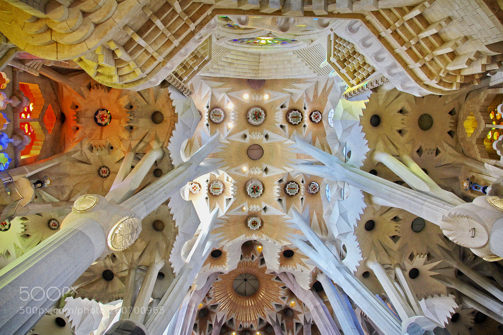 Canon EOS 600D (Rebel EOS T3i / EOS Kiss X5) sample photo. The sagrada familia ceiling photography