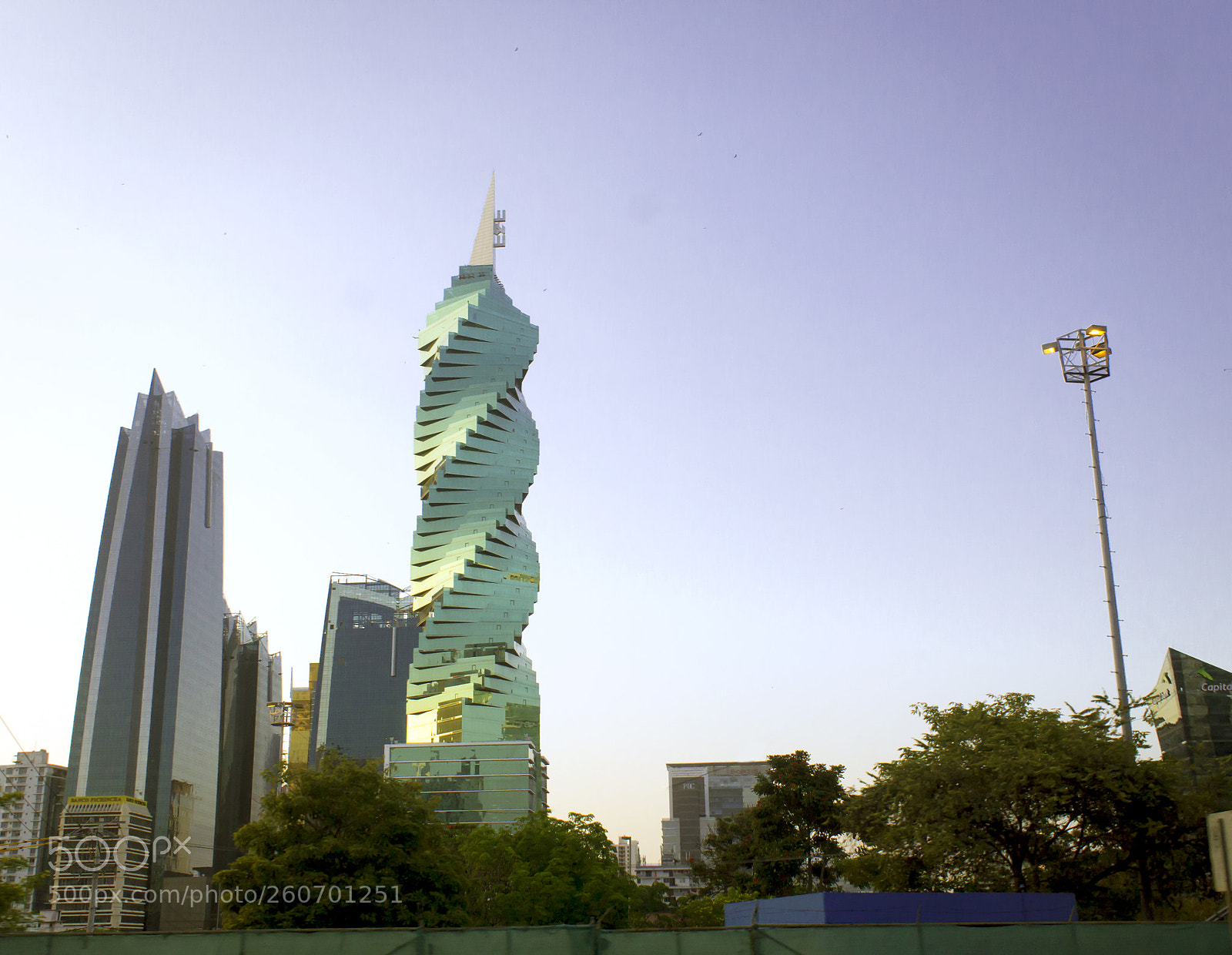 Canon EOS 1200D (EOS Rebel T5 / EOS Kiss X70 / EOS Hi) sample photo. Fyf, el tornillo tower photography