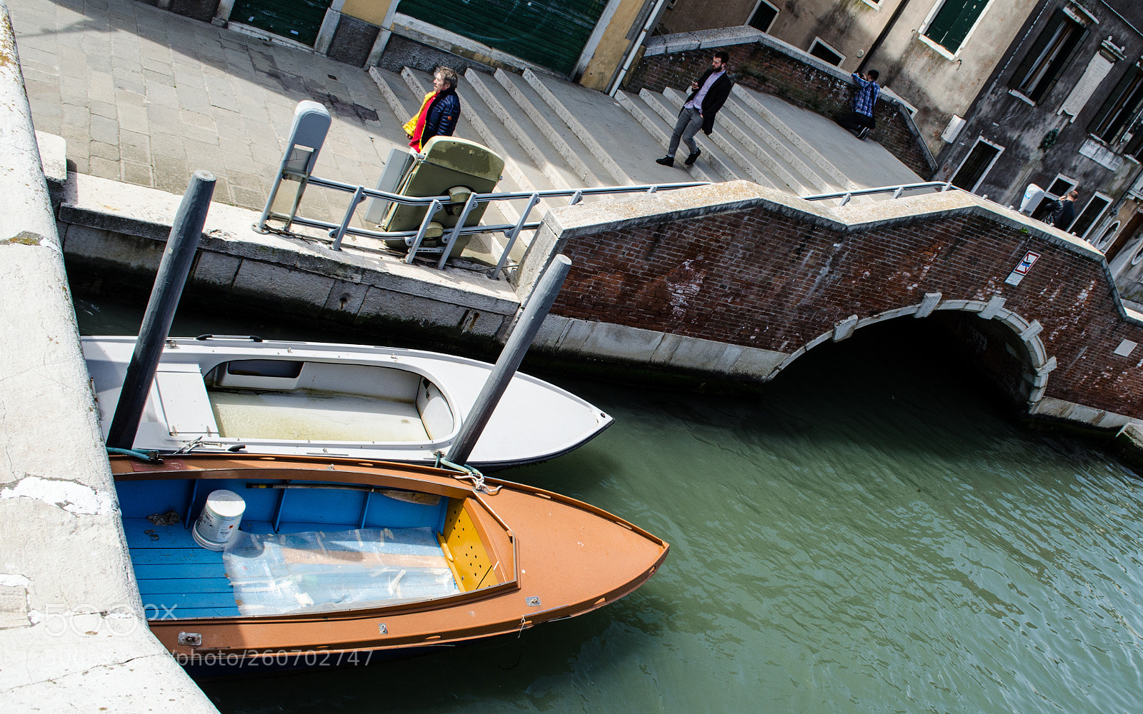 Nikon D5100 sample photo. Straight ahead photography