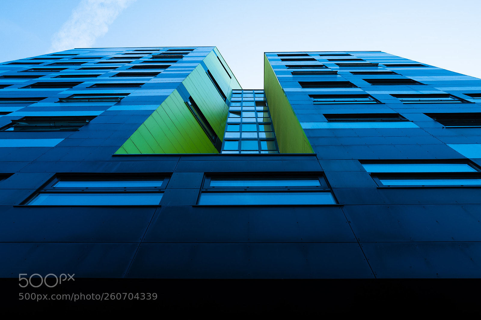 Leica Q (Typ 116) sample photo. Immeuble bleu photography