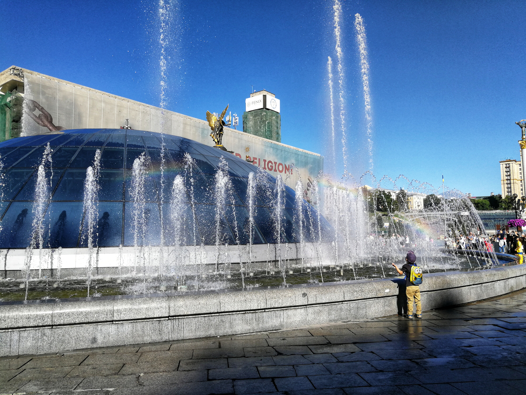 HUAWEI P10 Plus sample photo. Fountain photography
