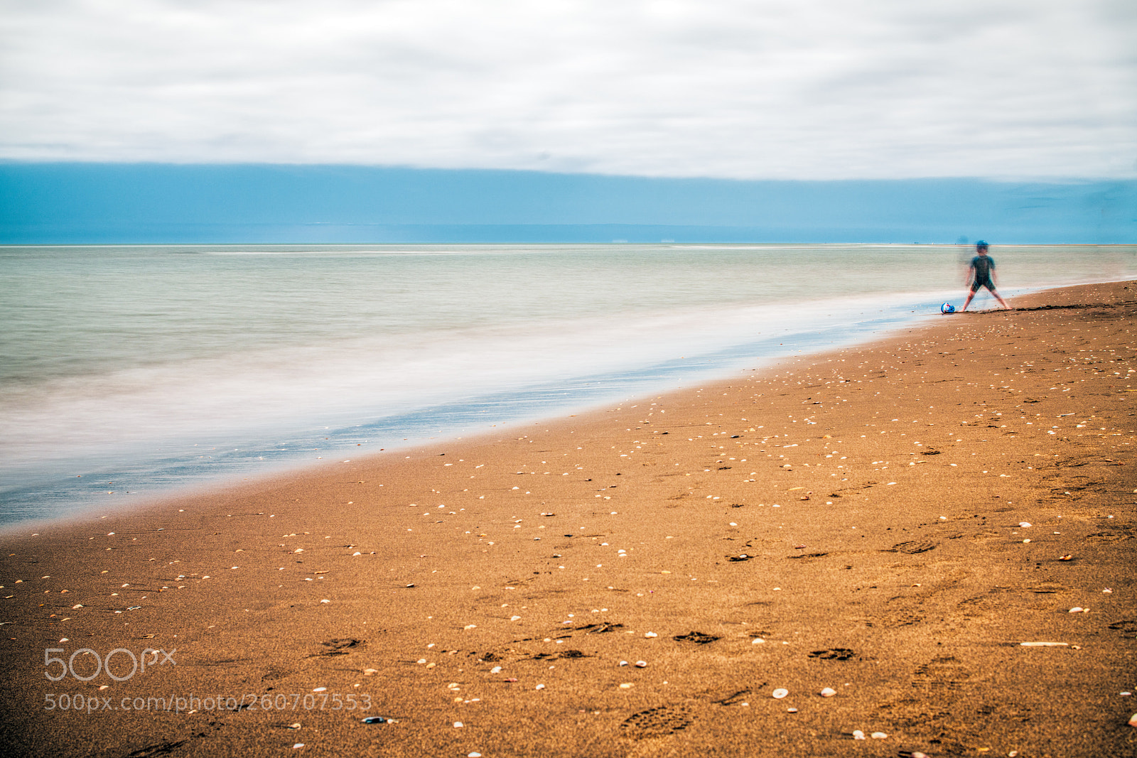 Sony a7R II sample photo. Kid on the beach photography