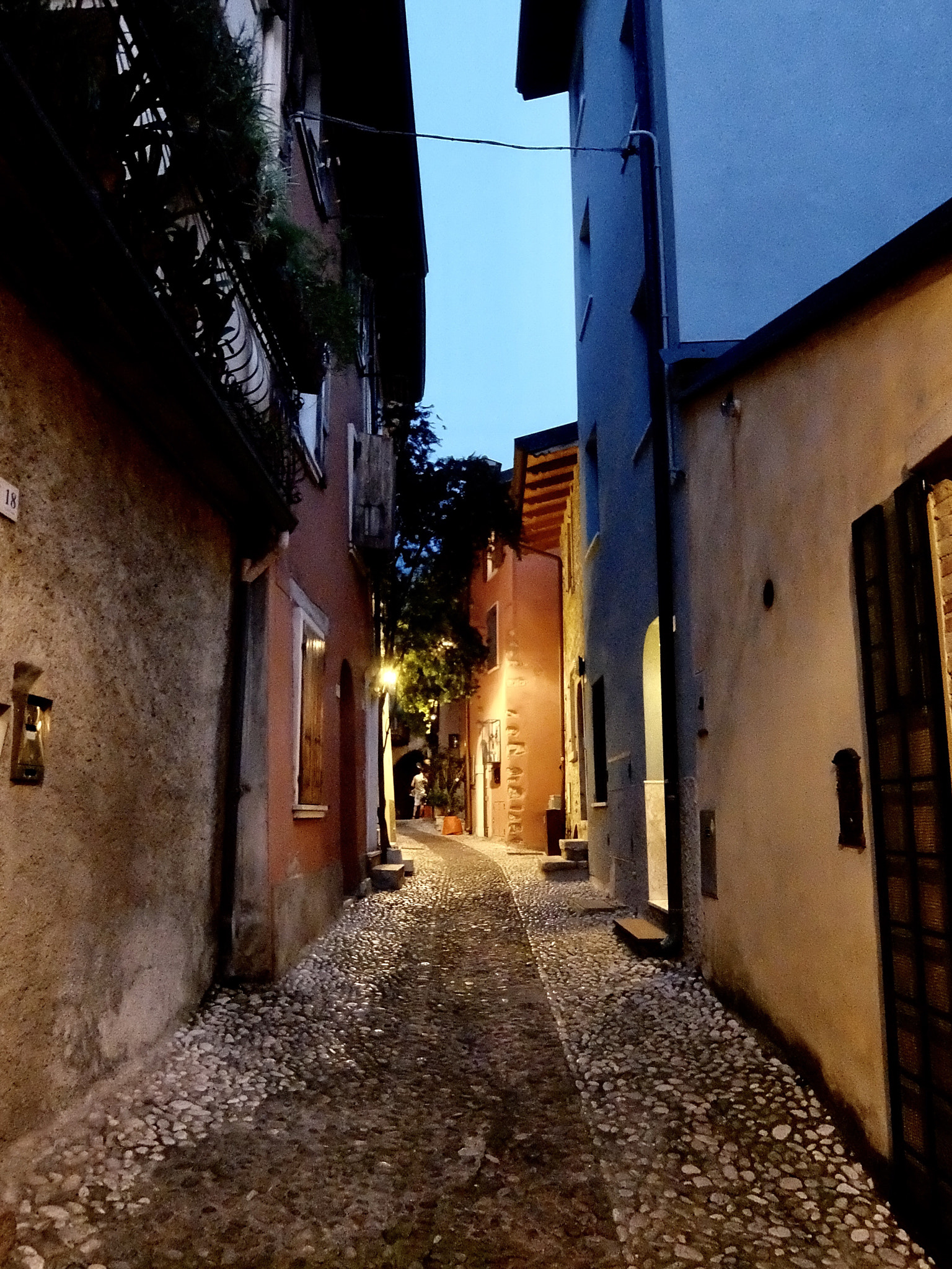 Fujifilm XQ1 sample photo. Gasse malcesine  photography