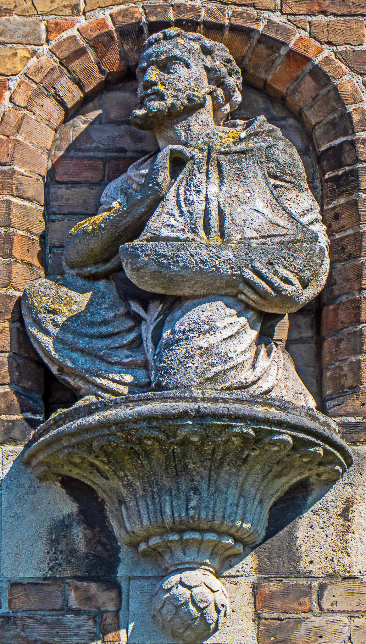 Panasonic DC-TZ200 sample photo. Carved figure ( bruges side street) photography