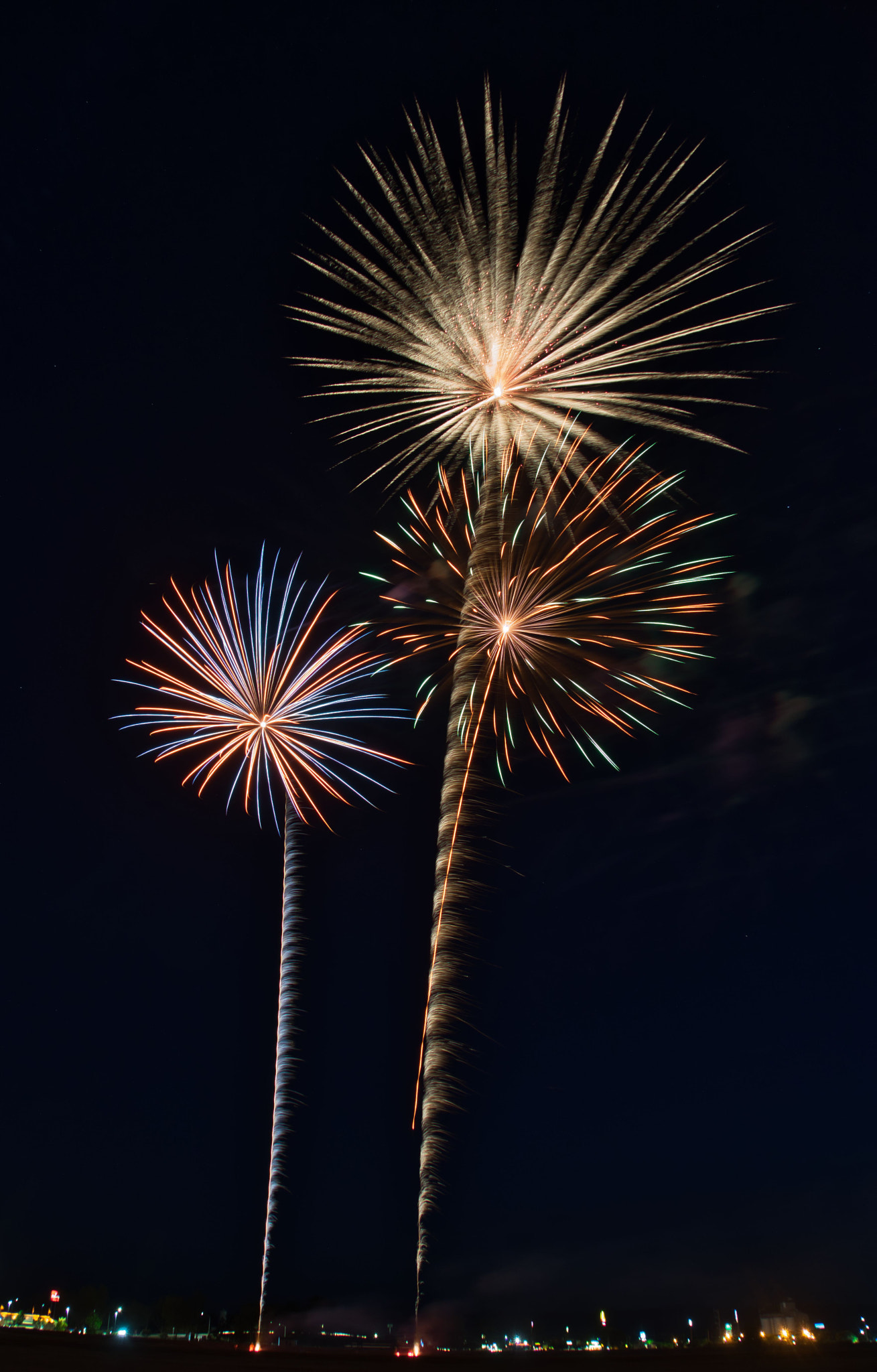 Sony a7 II + Sony FE 24-240mm F3.5-6.3 OSS sample photo. Fireworks photography