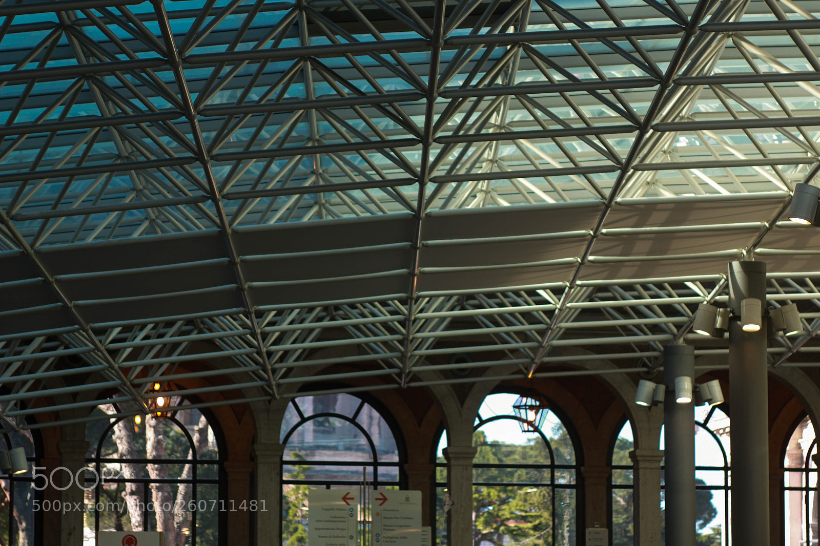 Canon EOS 500D (EOS Rebel T1i / EOS Kiss X3) sample photo. Glass ceiling photography