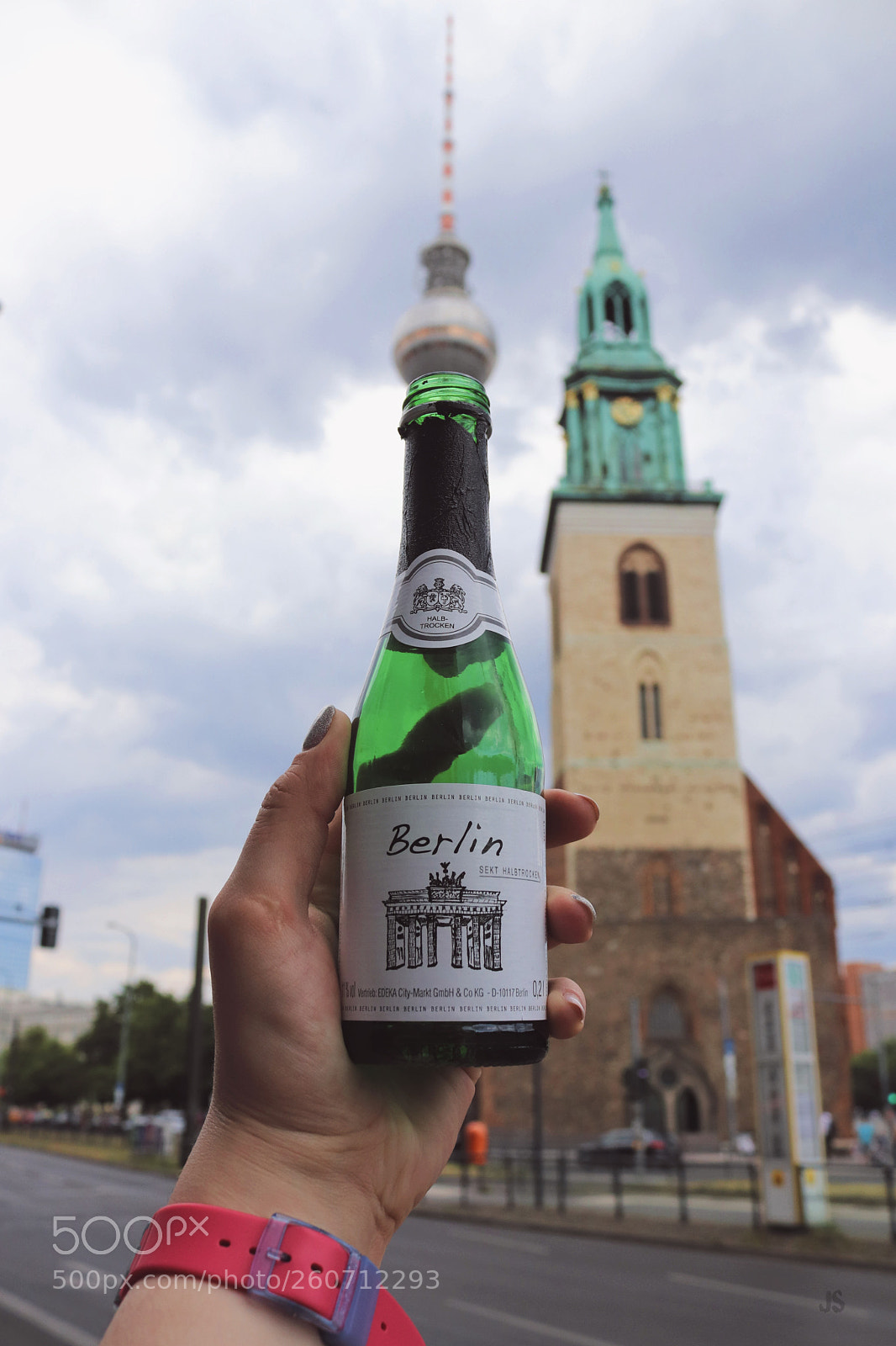 Canon EOS 200D (EOS Rebel SL2 / EOS Kiss X9) sample photo. Bubbly berlin photography