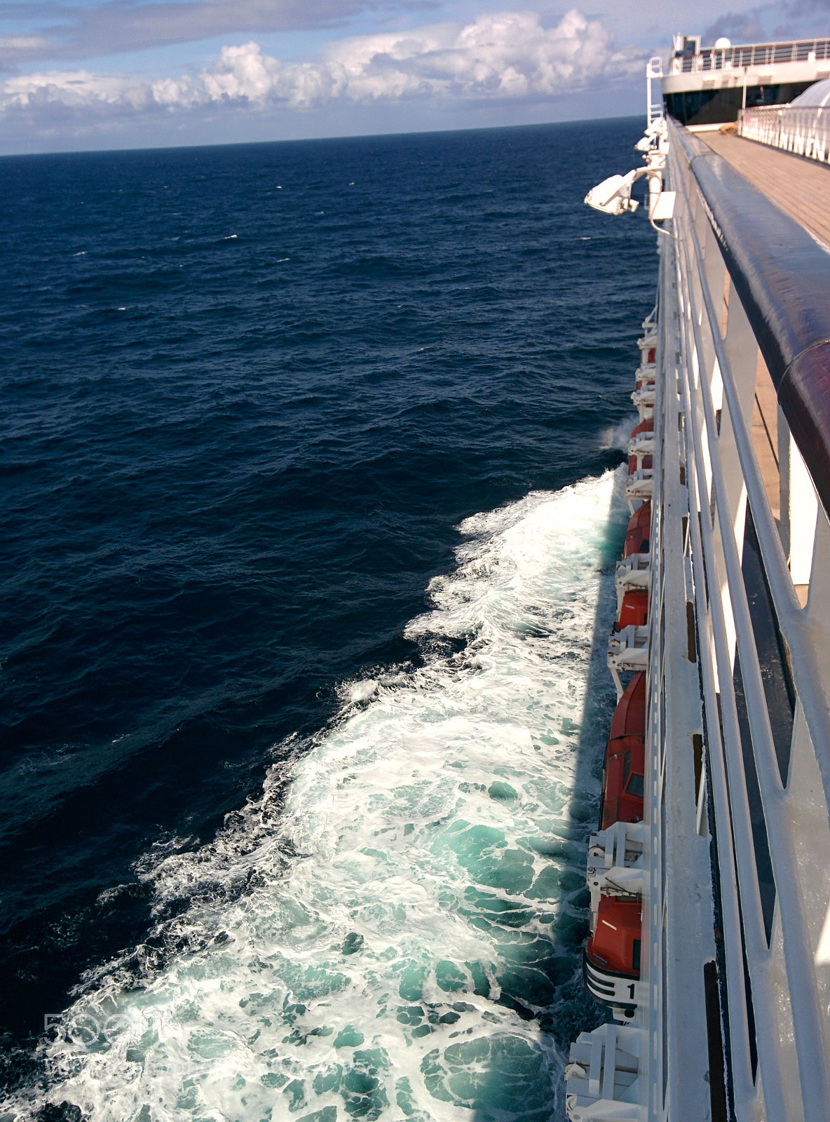 LG Nexus 5 sample photo. Cruise water photography