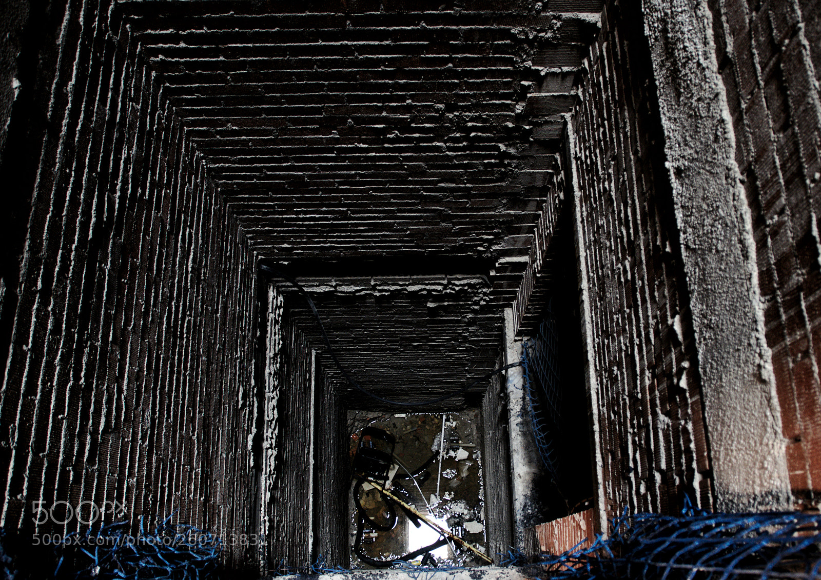 Nikon D5100 sample photo. Hueco de ascensor photography