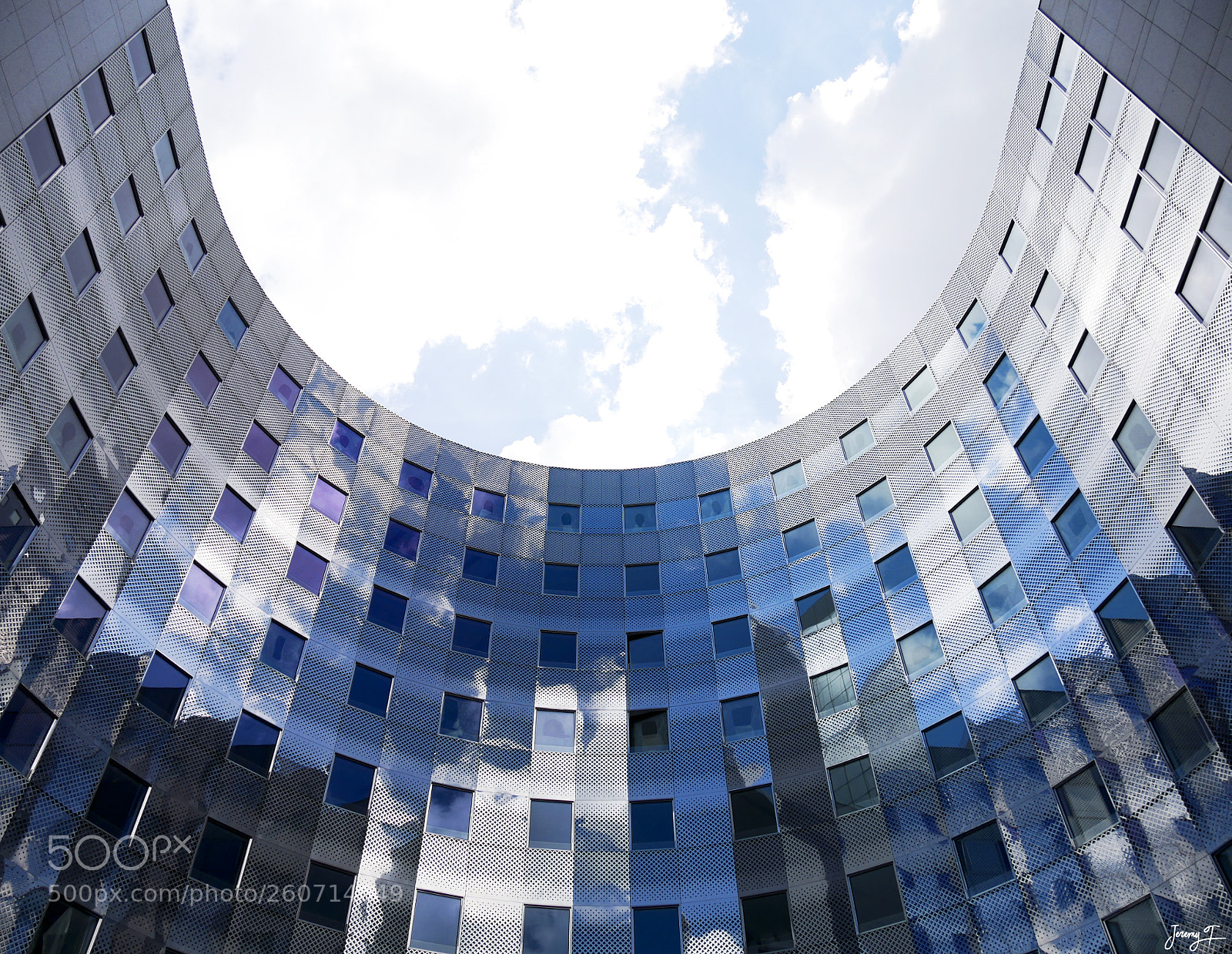 Panasonic Lumix DMC-GX85 (Lumix DMC-GX80 / Lumix DMC-GX7 Mark II) sample photo. Circle building - paris photography