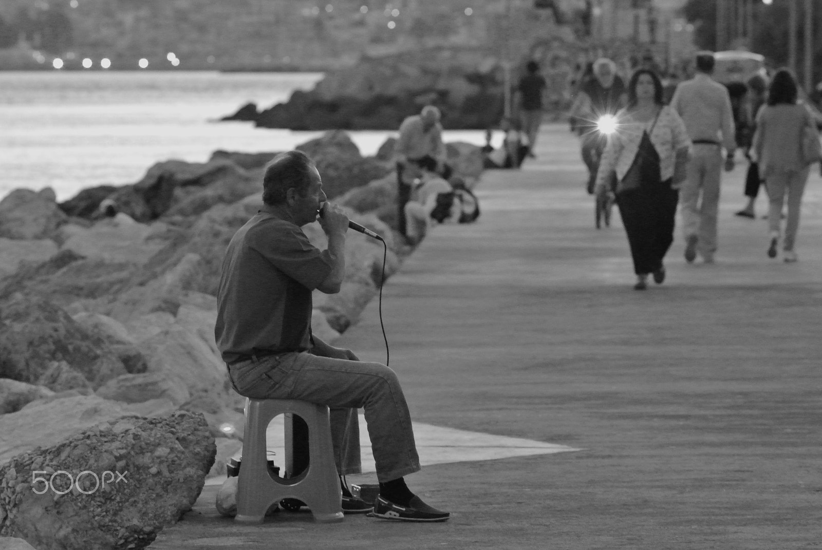 Nikon 1 V1 sample photo. Street singer photography