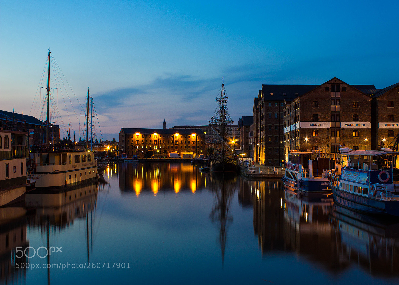Canon EOS 600D (Rebel EOS T3i / EOS Kiss X5) sample photo. Quays at night photography