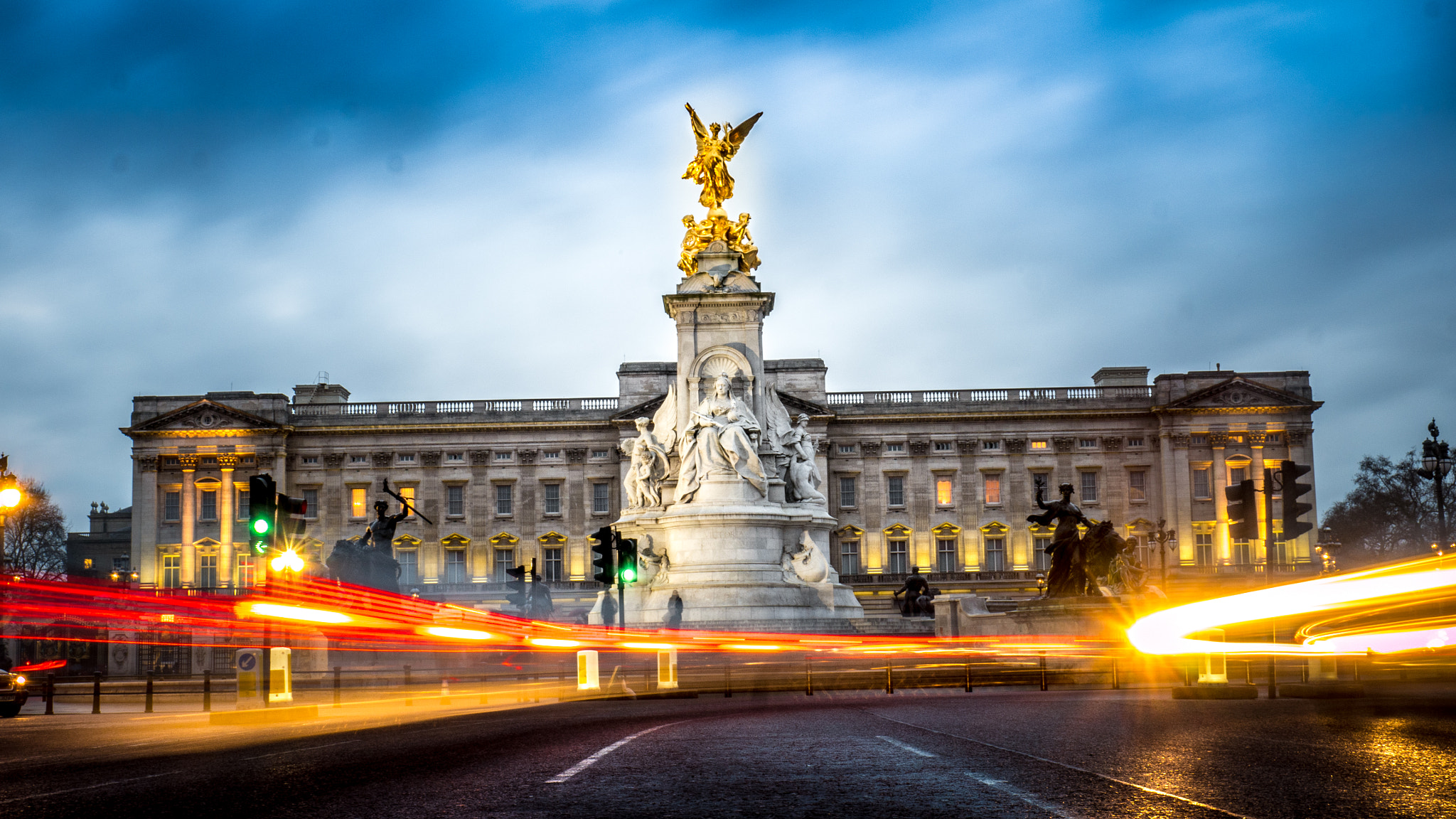 Panasonic Lumix DMC-G7 sample photo. Victorian light trails photography