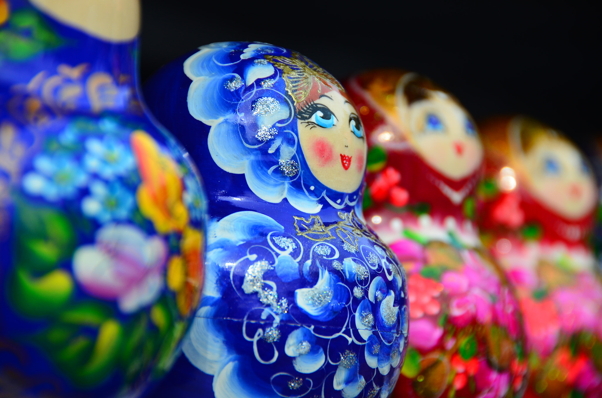 Nikon D7000 sample photo. Russian dolls.  for sale outside red square.  moscow. photography