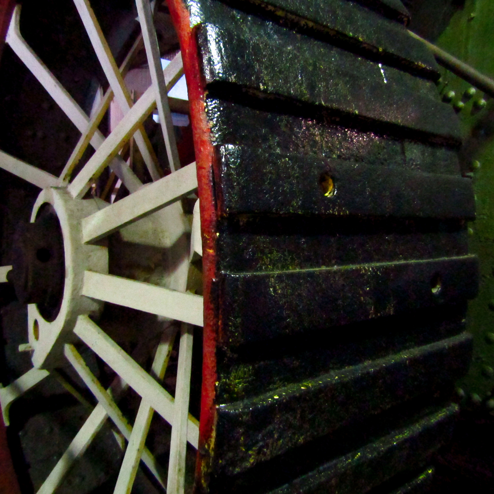 Canon POWERSHOT SX430 IS sample photo. Iron wheel photography