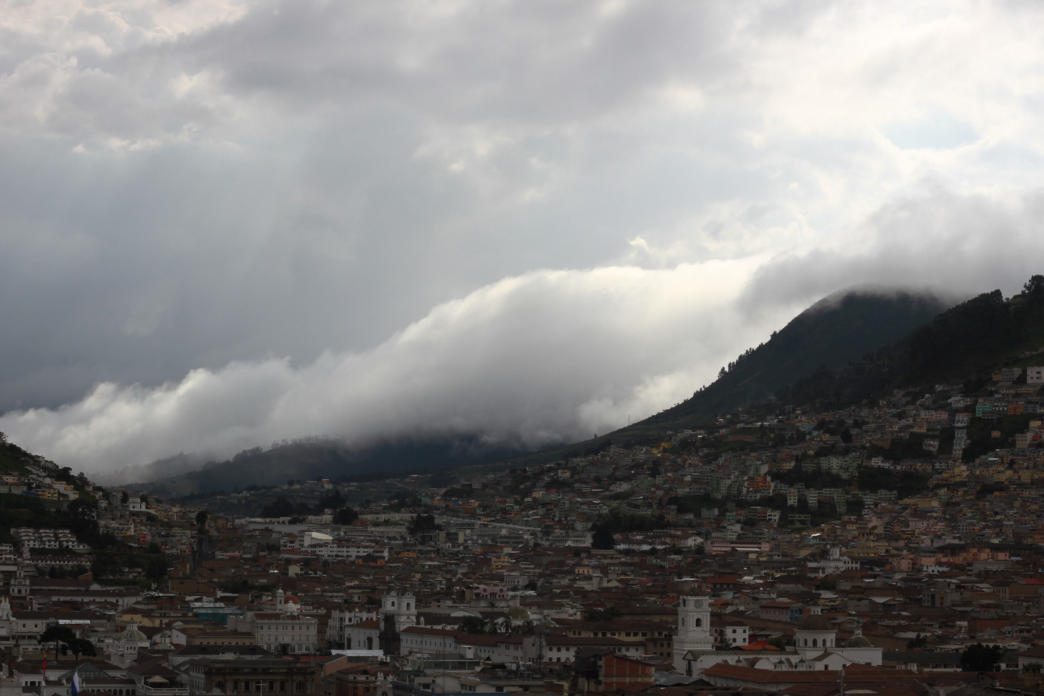 Canon EOS 7D + Canon EF 50mm F1.8 II sample photo. Quito fog photography