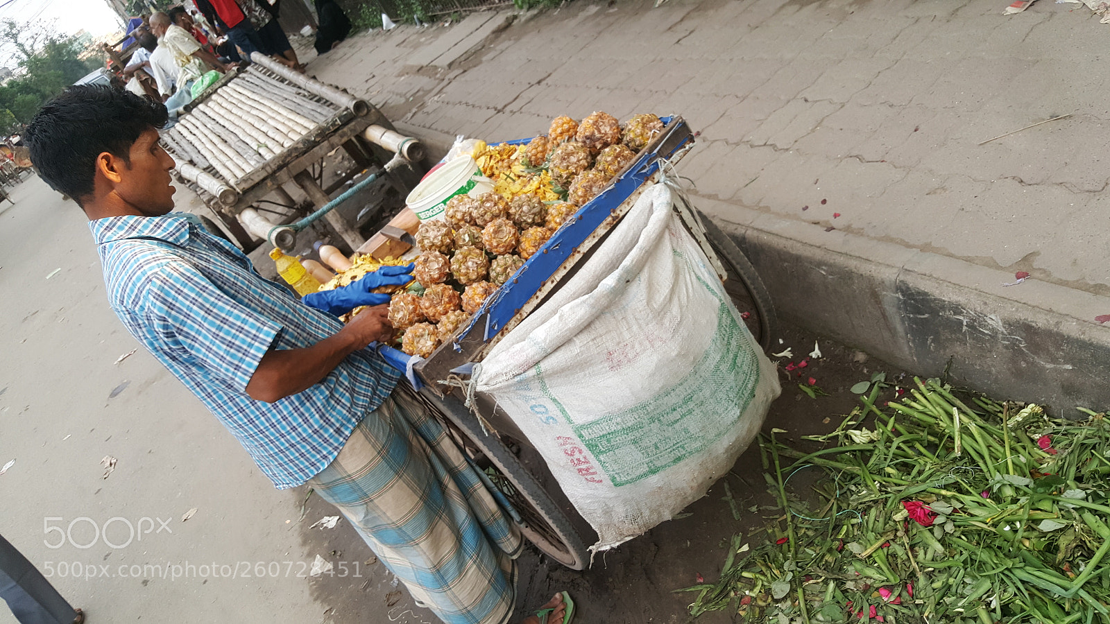 Samsung Galaxy Note5 sample photo. Pineapple seller photography
