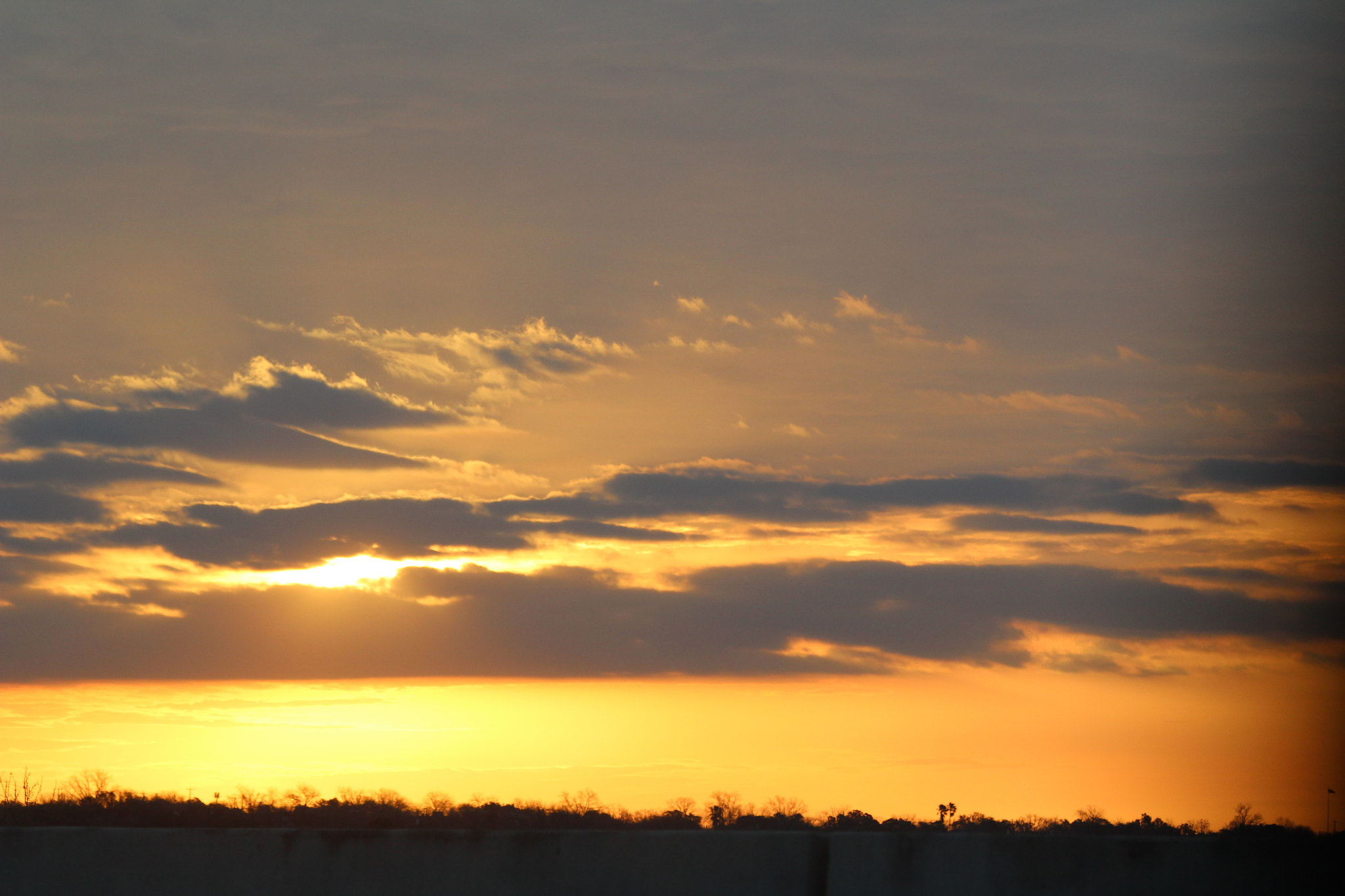 Canon EOS 1300D (EOS Rebel T6 / EOS Kiss X80) sample photo. Clouded sunset photography