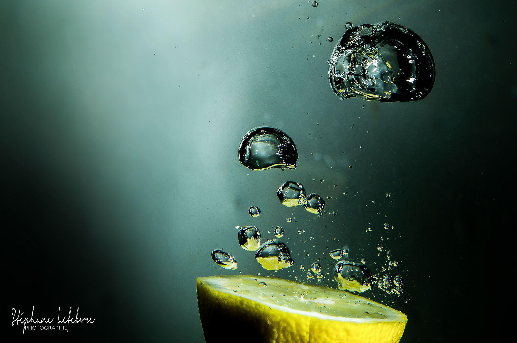 Sony SLT-A57 sample photo. Lemon under the water photography
