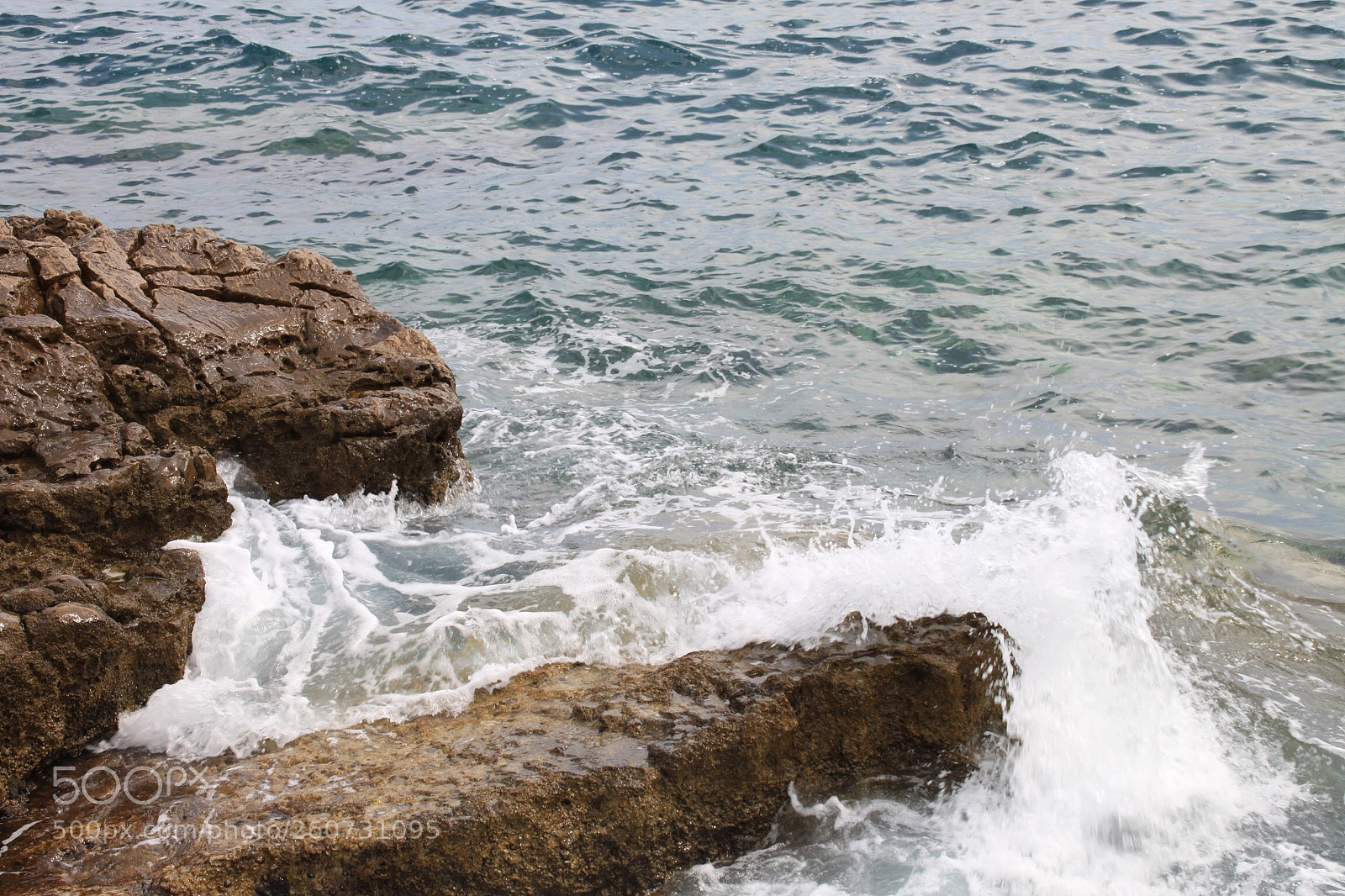 Canon EOS 500D (EOS Rebel T1i / EOS Kiss X3) sample photo. Crashing waves photography