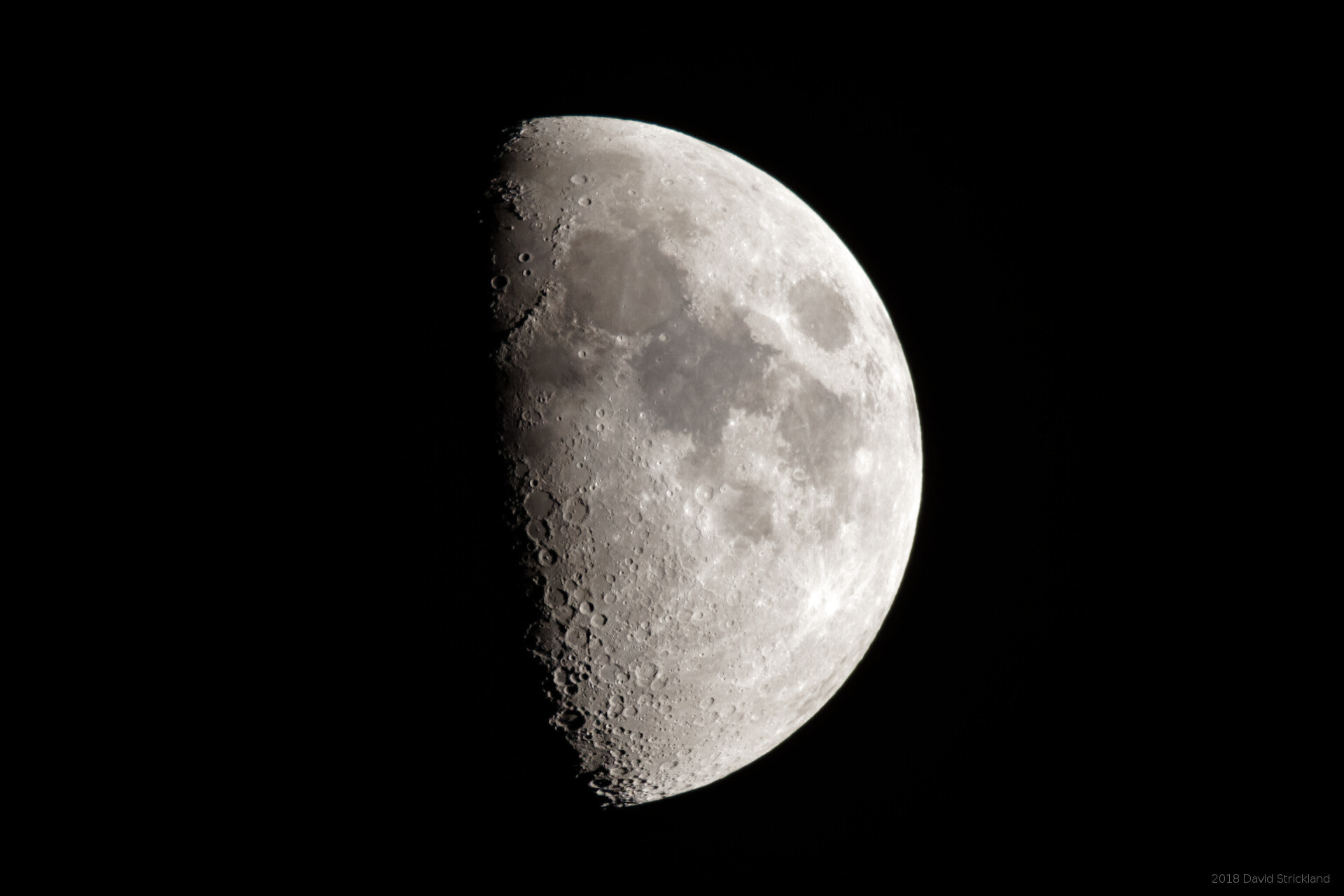 Canon EOS 800D (EOS Rebel T7i / EOS Kiss X9i) + Canon EF 300mm F2.8L IS II USM sample photo. Moon 2018-05-22 photography