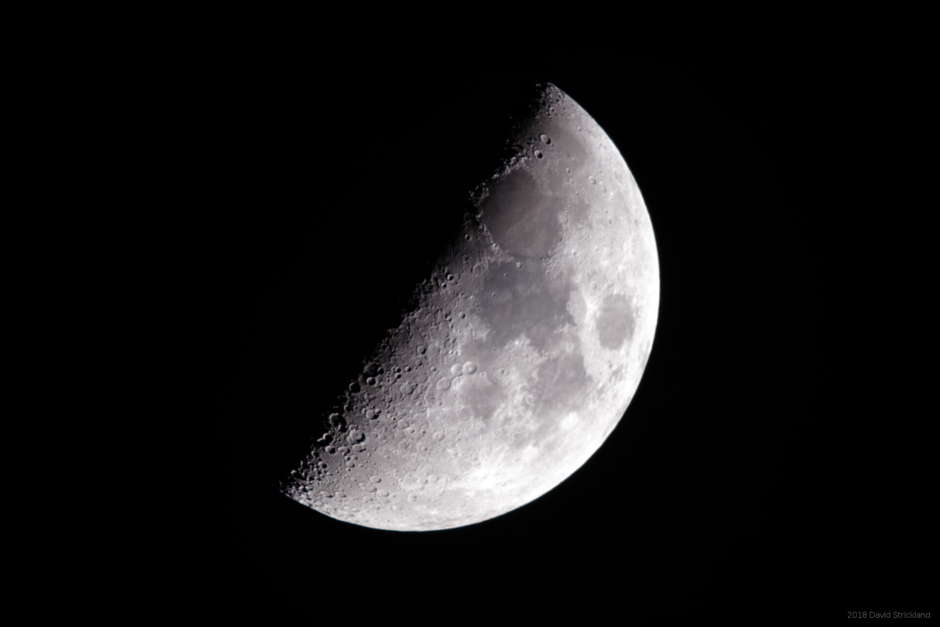 Canon EOS 800D (EOS Rebel T7i / EOS Kiss X9i) + Canon EF 300mm F2.8L IS II USM sample photo. Moon 2018-05-21 photography