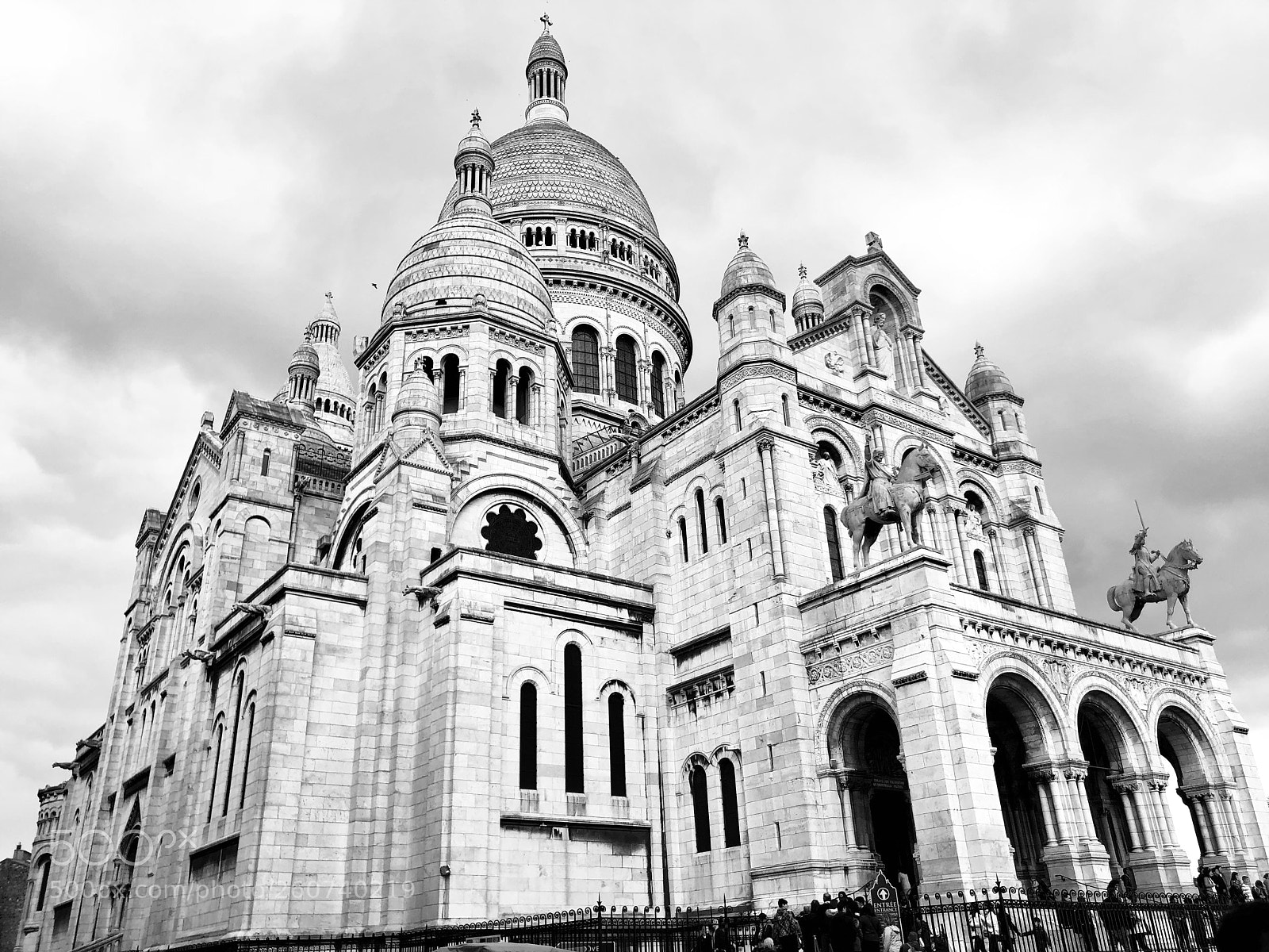 Apple iPhone 8 Plus sample photo. Sacre-coeur, paris photography