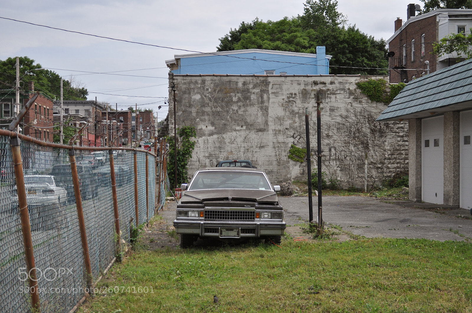 Nikon D5000 sample photo. Fenced in cadillac photography