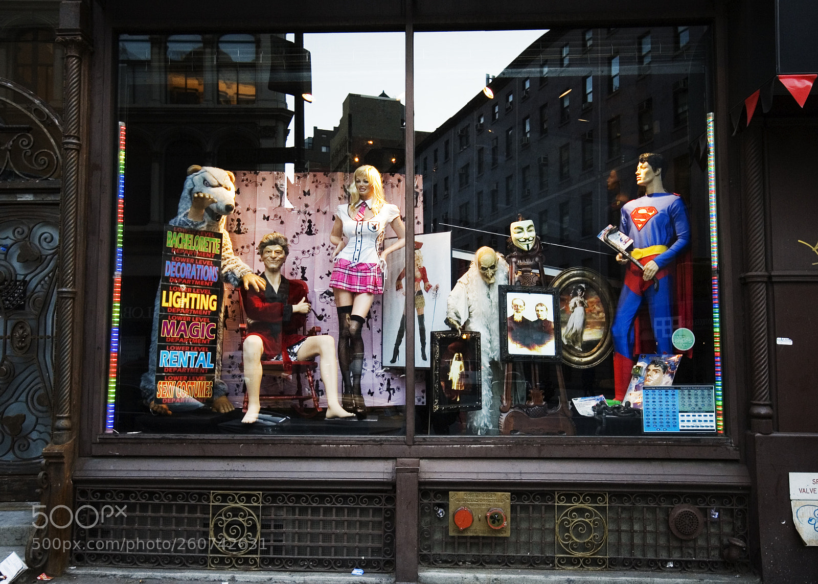 Nikon D70 sample photo. Nyc store window photography