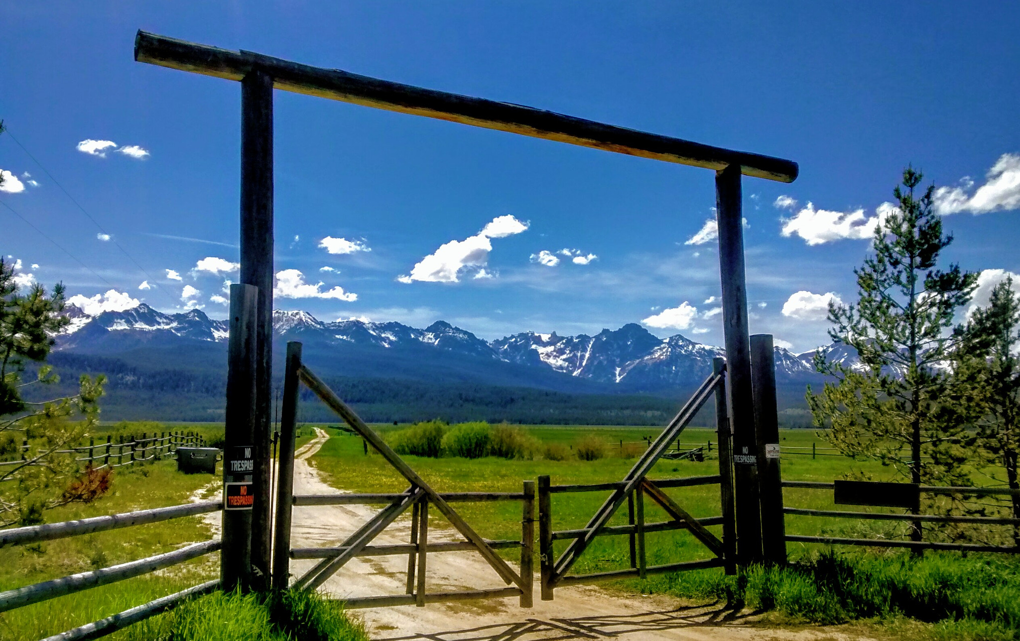 Motorola Moto G (1st Gen) sample photo. Gate to the sawtooths photography