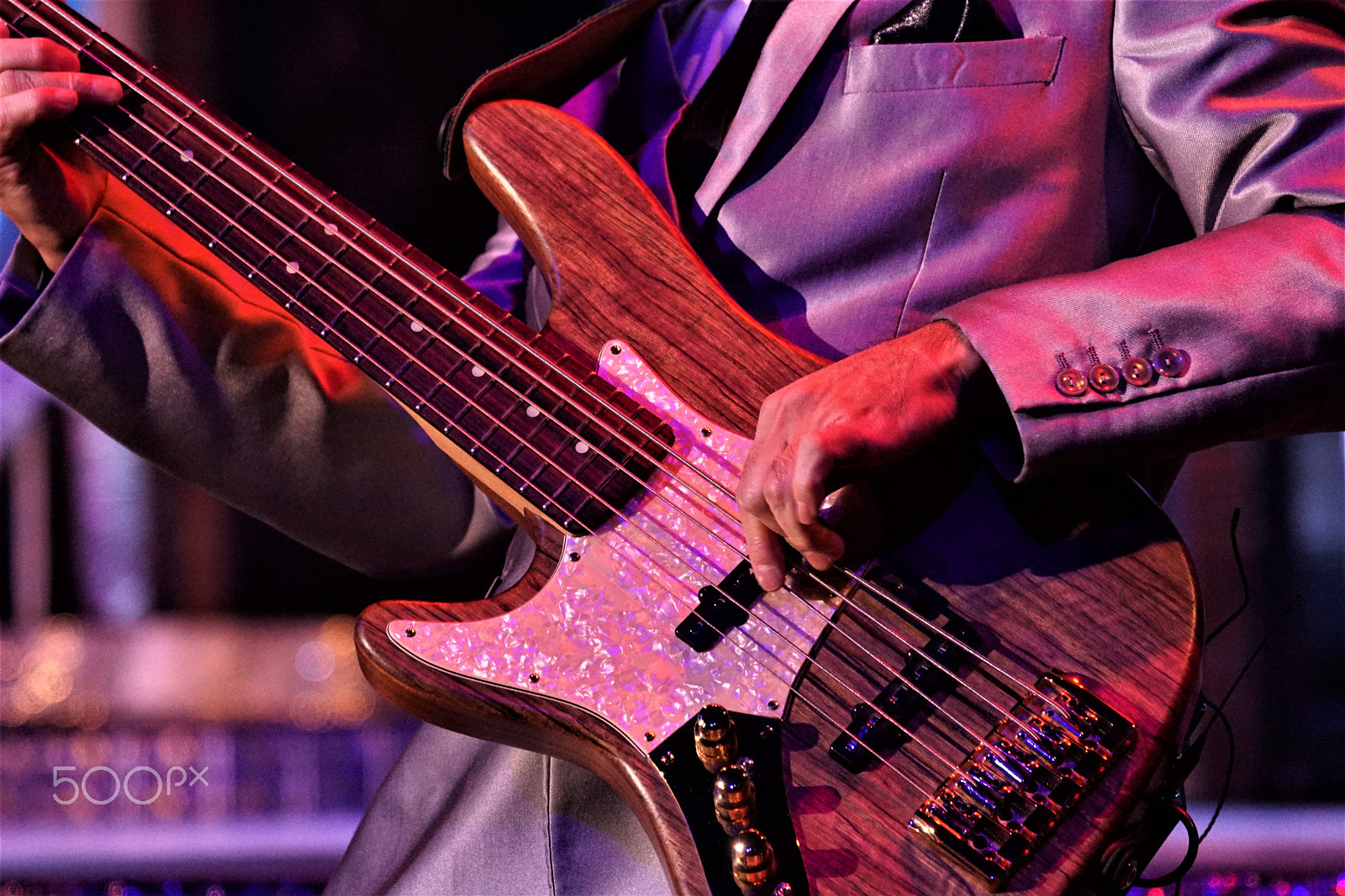 Sony FE 70-300mm F4.5-5.6 G OSS sample photo. Doowop bass man photography