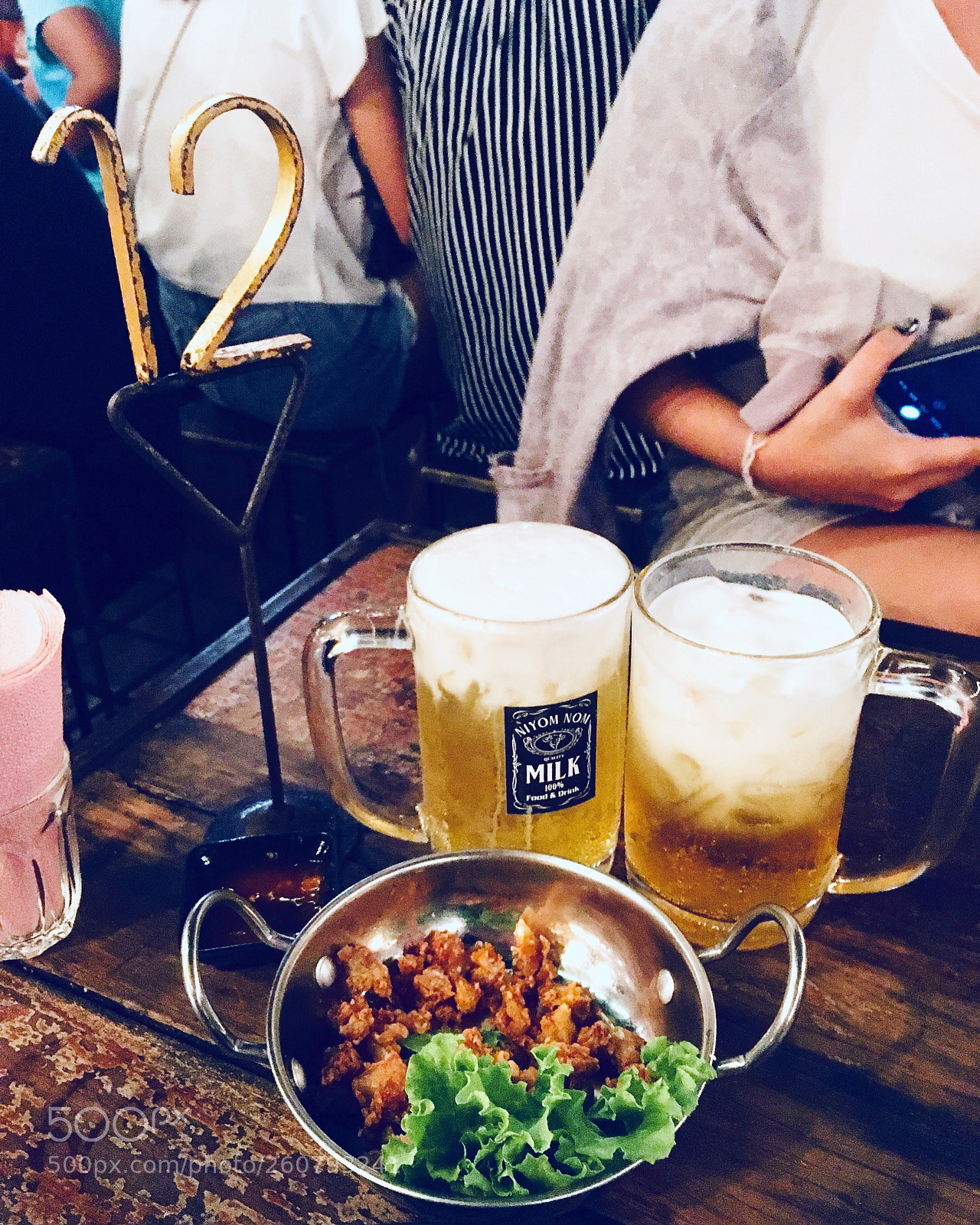 Apple iPhone SE sample photo. Golden lagers with thick photography