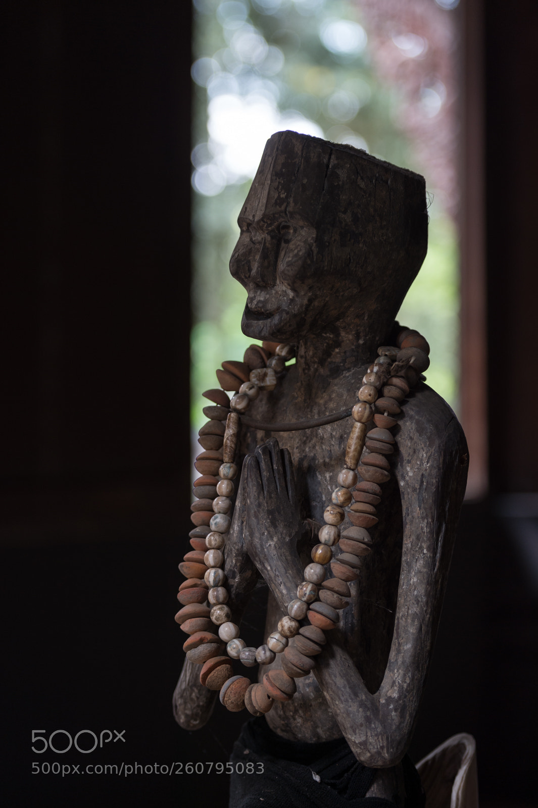 Nikon D4 sample photo. Praying, black temple, th. photography