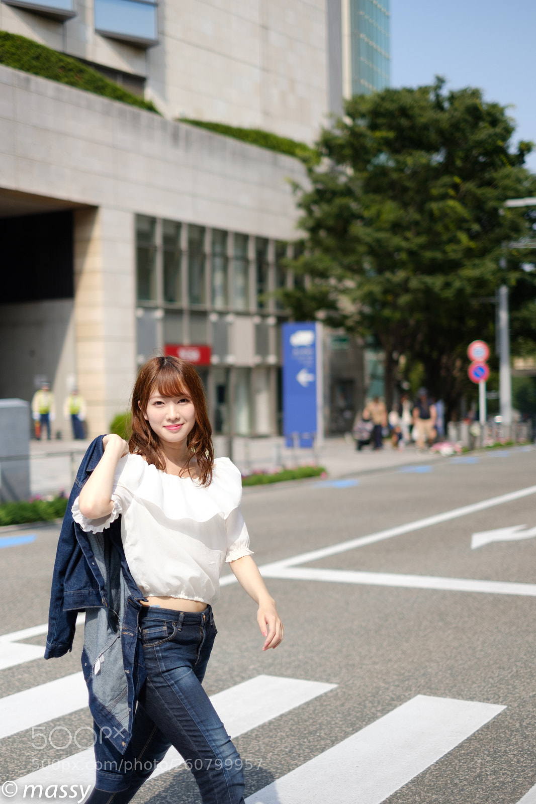 Fujifilm X-T2 sample photo. Shiori crossing keyakizaka-st in photography