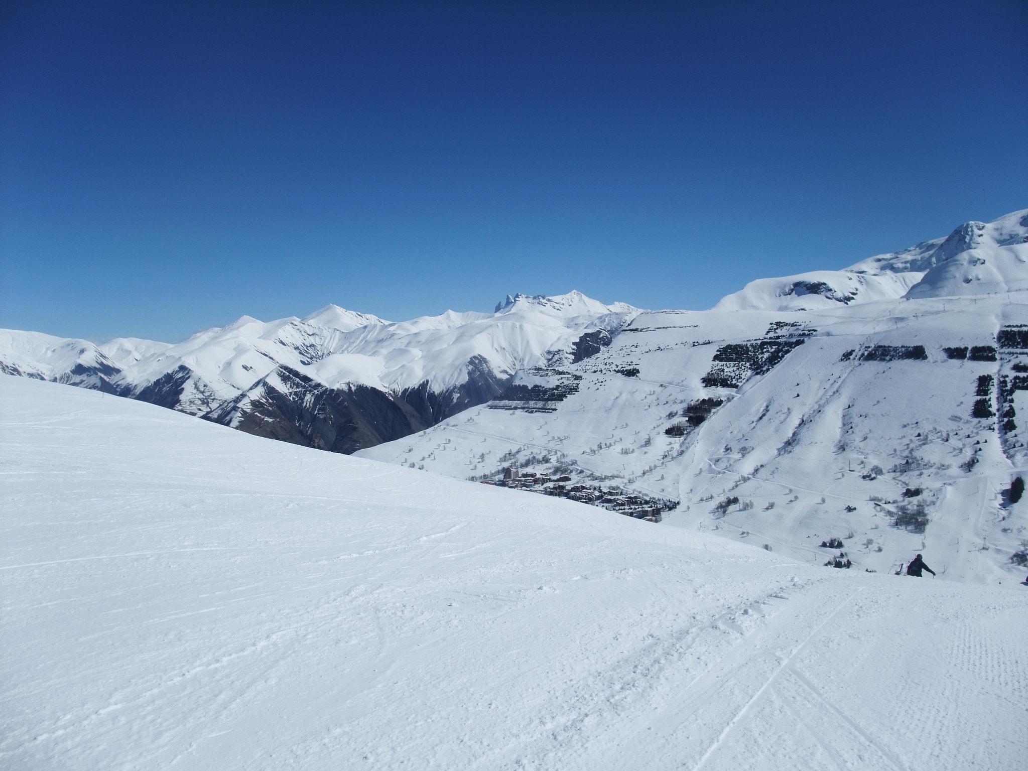 Fujifilm FinePix F100fd sample photo. Les deux alps () photography