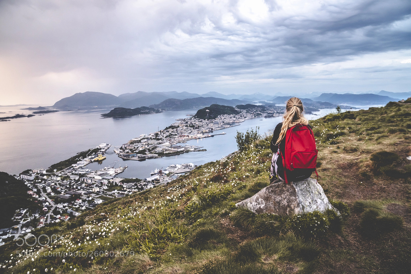 Sony a6500 sample photo. Woman sit on mountaintop photography
