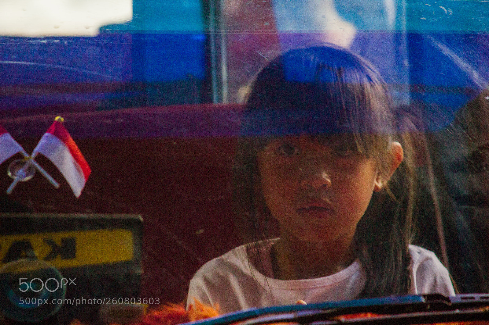 Canon EOS 550D (EOS Rebel T2i / EOS Kiss X4) sample photo. Girl waiting alone on photography