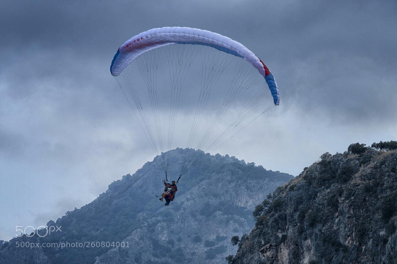 Fujifilm X-T2 sample photo. Landing under rain dscf3299-1.jpg photography