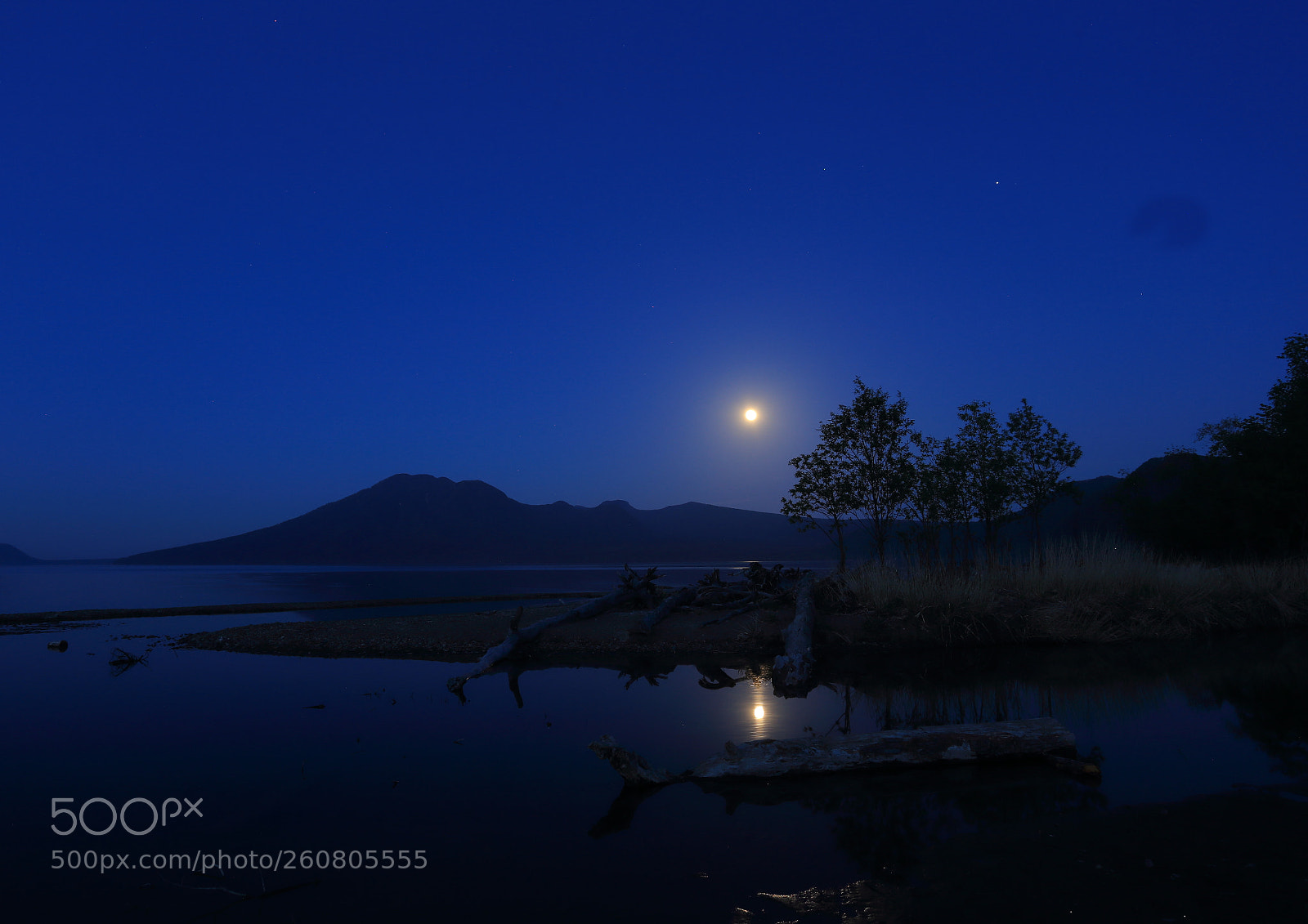 Canon EOS 6D + Canon EF 17-40mm F4L USM sample photo. Fullmoon light photography
