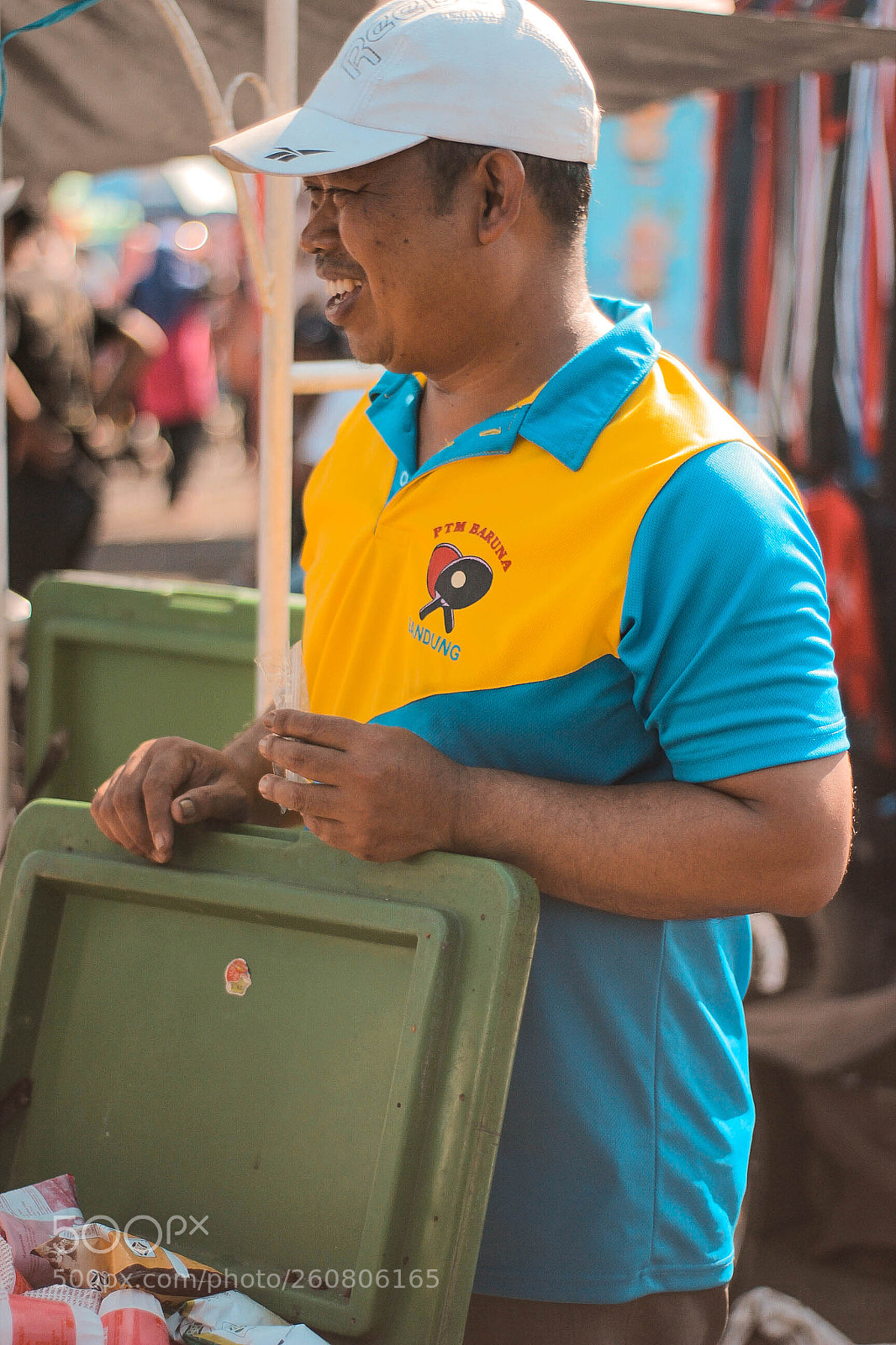 Canon EOS 600D (Rebel EOS T3i / EOS Kiss X5) sample photo. Milk cup vendor photography
