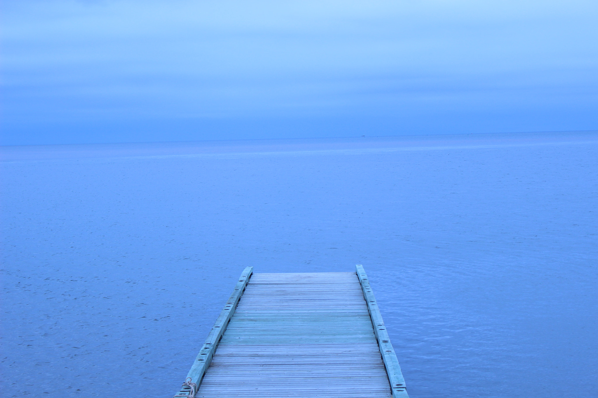 Canon EOS 100D (EOS Rebel SL1 / EOS Kiss X7) sample photo. Deep blue photography