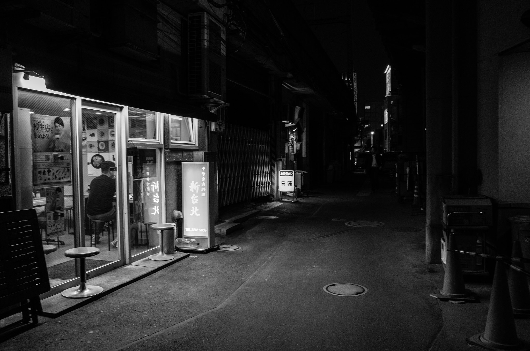 Ricoh GR II sample photo. The inhabitants of the alley photography