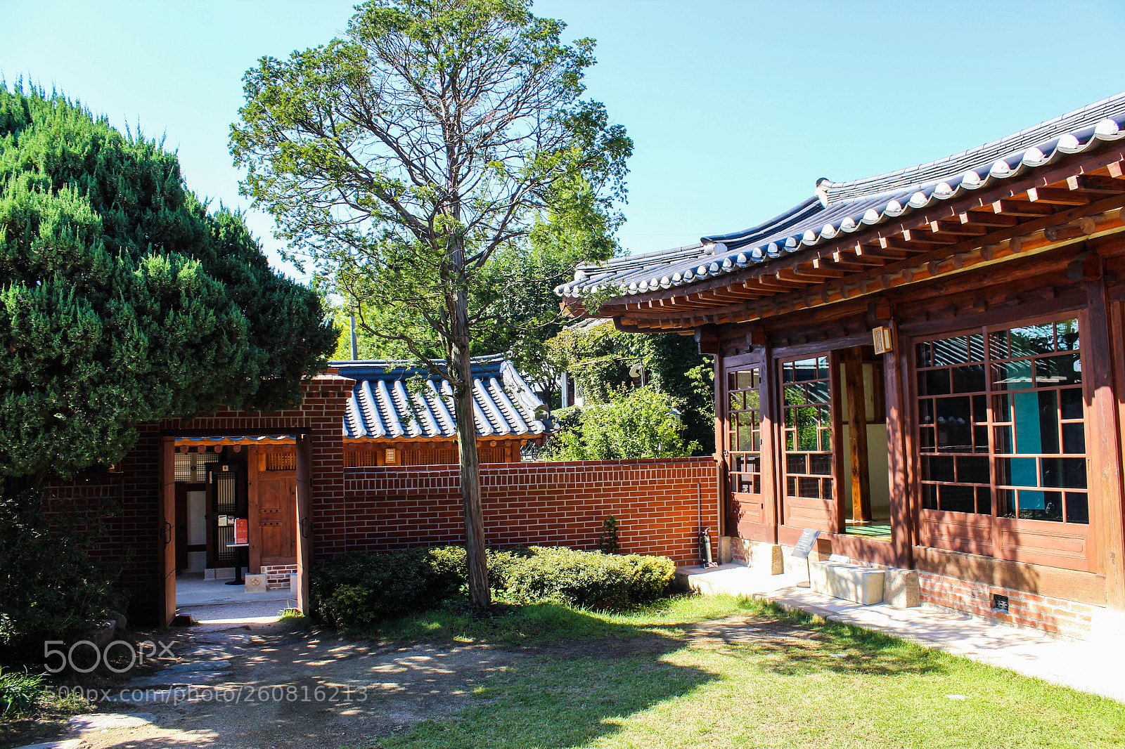 Canon EOS 600D (Rebel EOS T3i / EOS Kiss X5) sample photo. Korean traditional house photography