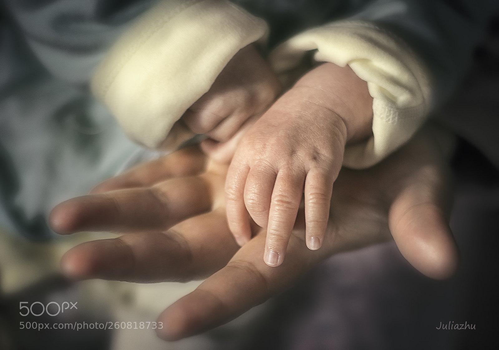 Canon EOS 5D Mark IV sample photo. Mother and child photography